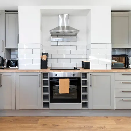 Apartment Popular Two Bed In Leeds