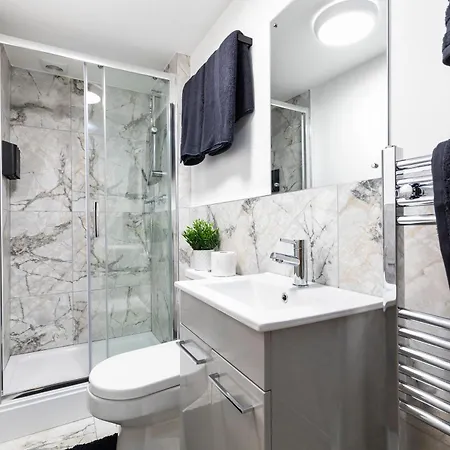 Popular Two Bed In リーズ