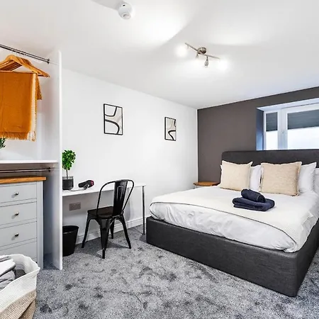 Popular Two Bed In アパート *