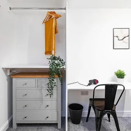 Popular Two Bed In ليدز