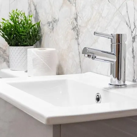 Popular Two Bed In 公寓 *