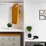 Two Bed In Apartment