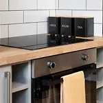 Two Bed In Leeds (West Yorkshire)
