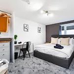Two Bed In Apartment *