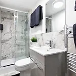 Two Bed In * Leeds (West Yorkshire)