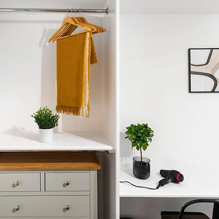 Popular Two Bed In Lejlighed