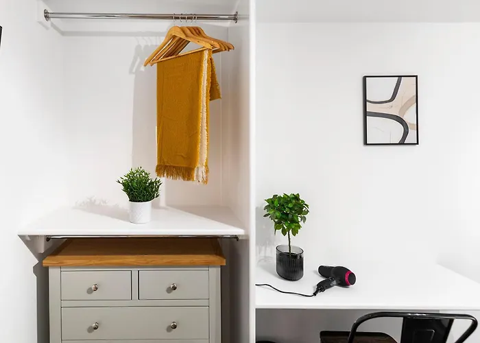 Popular Two Bed In Apartment